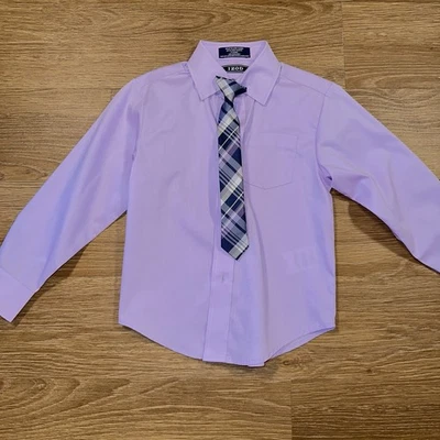 NUEVO CON ETIQUETAS IZOD Niños Camisa de Vestir Lavanda y Conjunto de Corbata a Cuadros Talla 4-5 XXS Elastizada Foto 1 de 4