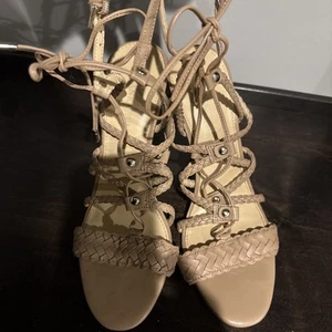 Ivanka Trump nude leather lace up heels, size 8 - excellent condition - Picture 1 of 7