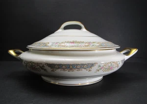 Vogue Monmouth Round Vegetable Bowl with Lid Governor's Mansion Fine Dinnerware - Picture 1 of 12