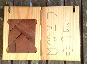 Tangram Spiel in hochwertigem Massiv-Holz-Behälter - Picture 1 of 3