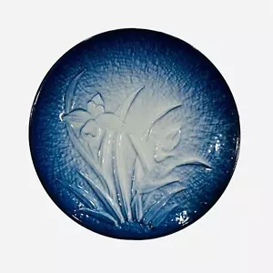 Vintage Chinese Porcelain Plate Small Round Blue & White Lily Flowers Reeds Leav - Picture 1 of 2