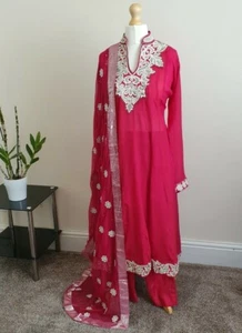 Women clothes Eid/party wear suit Largesize. Embroidereddresswithstoneswork - Picture 1 of 11