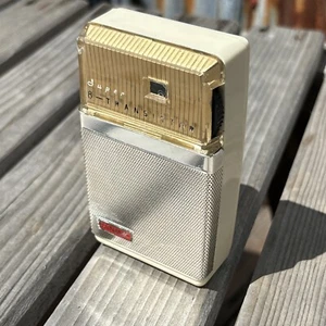 DYNAMIC SUPER 8 Transistor Radio - Excellent Shape Rare JAPAN - Picture 1 of 6