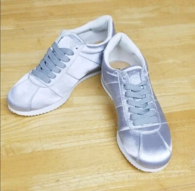 Tênis de tecido JustFab Zepheryn prata cinza brilhante. Tamanho 9. - Imagem 1 de 4