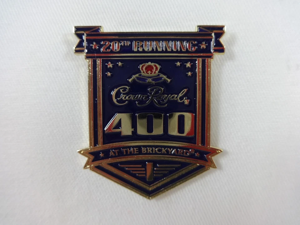 Prendedor de coleccionista Crown Royal 400 At the Brickyard Event 2013 Ryan Newman Camaro ZL1 Foto 1 de 4