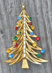 Vintage Brooks Gold Tone Multi Color Rhinestones Christmas Tree Pin Brooch - Picture 1 of 2