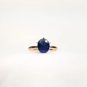 1.97 Carat Oval Cut Sapphire Solitaire in vintage 14 Karat Rose Gold Setting - Picture 1 of 12
