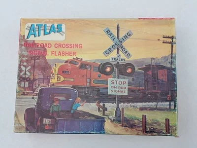 Atlas 826-500 Railroad Crossing Signal With Track, Boxed - Image 1 of 4