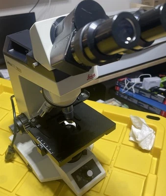 Microscopio binocular Leica Atc 2000 con objetivos 10x, 20x, 40x y 100x Foto 1 de 4