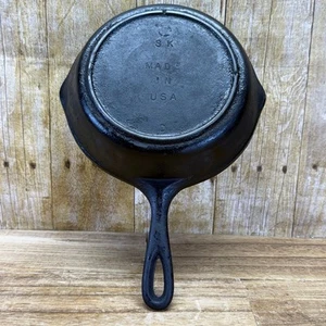 Vintage LODGE No. 5 SK Cast Iron Skillet Frying Pan 3-Notch w/ Heat Ring - Picture 1 of 9