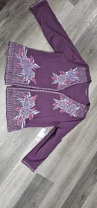 Neu mit Etikett weiche bestickte Playa-Jacke mit Umrandung dunkelbeere XL Blumenmuster vorne offen - Bild 1 von 5