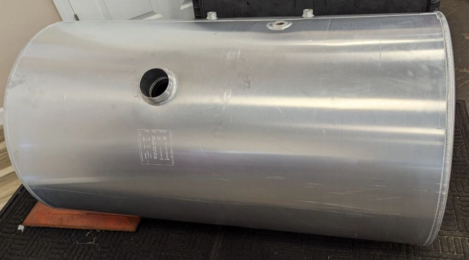 Tanque de combustible diésel International 4184214C2 26 X 47 pulgadas 100 gal. Mano derecha LT625 Foto 1 de 4