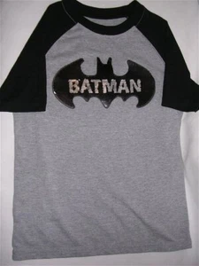 Batman Sequin (front) The Caped Crusader (back) T-Shirt Kid XS (4/5) Gray Black - Picture 1 of 4