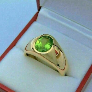 Anillo para hombre de corte ovalado de peridoto verde creado en laboratorio de 3,30 quilates enchapado en oro amarillo 14 K - Imagen 1 de 3