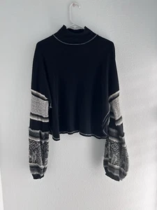 Free People kleiner schwarzer Druck Waffel Strick Stehkragen Pullover Ärmel gemischt - Bild 1 von 5