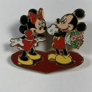 Disney Pin Mickey Minnie Happy Valentine's Day Holiday Flower Bouquet Heart Love