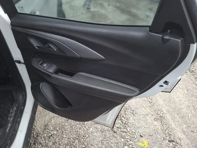 二手右后门内部装饰面板 适合:2021 雪佛兰开拓者等级 — 第 1/4 张图片