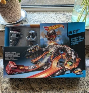 Hot Wheels Wall Tracks - HW City - Track Builder - Racing Car Playset with Loops - Picture 1 of 11