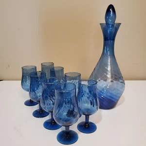 Decanter vortice ottica blu cobalto con tappo + set 8 bicchieri liquore cordiali - Foto 1 di 19