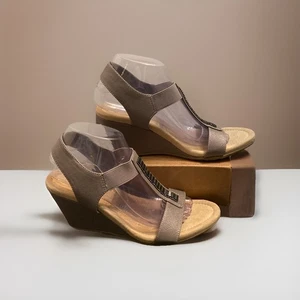 ST. JOHN’S Bay  Women Sz 9.5 M Gray Wedge Shoes Studded/Metallic Design - Picture 1 of 16