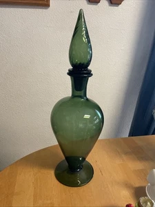 Botella decantadora y tapón Genie de vidrio verde soplado MCM de colección - Imagen 1 de 6