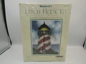 WonderArt Caron Latch Hook Kit #4107 Sailor’s Beacon 15"x20" - NUOVO Sigillato - Foto 1 di 4