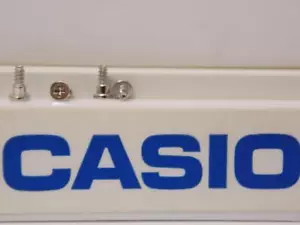 Piezas Reloj Casio DW-5600 E Tornillos para Bisel/Carcasa. Juego de cuatro. DW5600E - Imagen 1 de 2