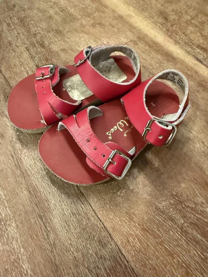 Sandalia de agua salada de Hoy Shoes Sun-San - Surfer Rojo Bebé Niño Pequeño Talla 3 Foto 1 de 4