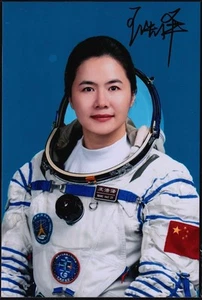 China Astronauta Wang Haoze (王浩泽), Shenzhou-19, Original Foto firmada, espacio - Imagen 1 de 1