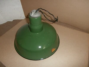 Estación de servicio industrial vintage de metal esmaltado verde de 12" pantalla de luz Ivanhoe - Imagen 1 de 9