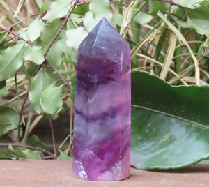 Generador de cristal pulido de fluorita arco iris 112 gramos 84 mm de alto - Imagen 1 de 7