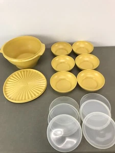 vintage Tupperware Harvest Gold Yellow Salad Bowl Set with Lids Bowls 880 & 890 - Picture 1 of 10