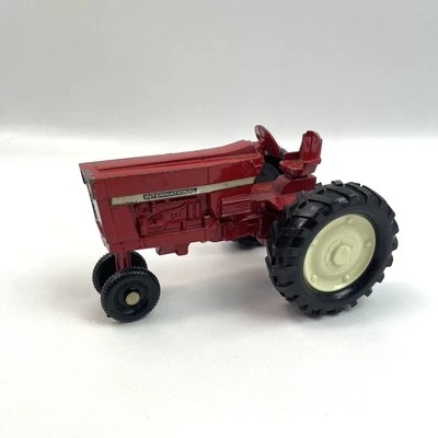 Vintage Ertl Diecast International Farm Harvester Tractor Wide End 1:32 - Image 1 of 4