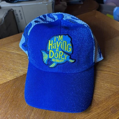 Chapéu Disney "I'M HAVING A DORY MOMENT" NOVO COM ETIQUETAS ADULTO AJUSTÁVEL - Imagem 1 de 4