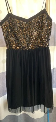 Vestido negro marca Jack con detalles dorados talla 8 Foto 1 de 4
