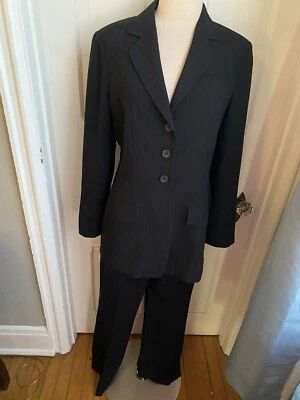 ANNE KLEIN TRAJE PANTALÓN GRIS RAYAS VERTICALES-CHAQUETA TALLA 6-PANTALÓN TALLA 8- ¡UN CLÁSICO!! Foto 1 de 4