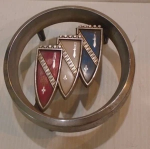 Vintage Buick Tri-Shield LaSabre Frontgrill Emblem Metall schwer - Bild 1 von 4