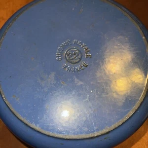 Le Cruiset Cuisine Royal 22 Pot With Lid - Picture 1 of 14