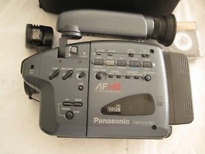 Panasonic Palmcorder OmniMovie VHS HQ CCD AF X8 Vintage 1990s w Case/Flash/Tapes