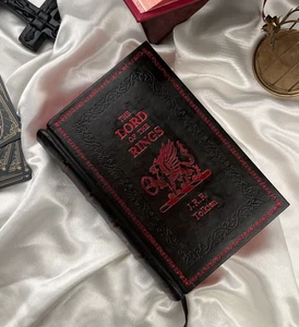 The Lord of the Rings Illustrated [PREMIUM LEATHER BOUND] - Picture 1 of 6