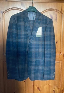 Racing Green 3 Peice Suit with Black Shirt Trousers and Waist Coat Size 34R - Picture 1 of 10