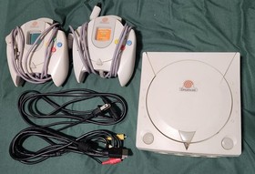 SEGA Dreamcast HKT-3020 White,2 controllers and 2 memory cards w/2 rumble packs 