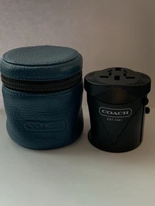 Coach Reiseadapter mit türkisgrüner Tasche für internationale Netzsteckerverbindungen  - Bild 1 von 13