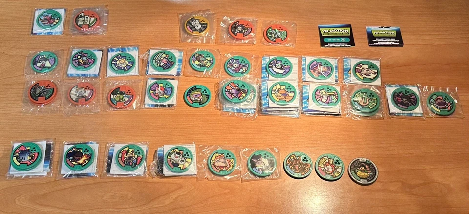 Lot of 35 Yo Kai Watch Yo Motion Series 1 and 4 Legendary and Holos yokai - Imagen 1 de 4