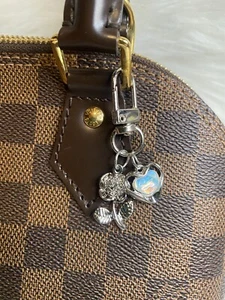 Silver Rose Flower Bag Charm Key Ring Fob Keychain Purse Charm Heart Y2K New - Picture 1 of 2