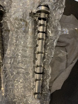 Árbol de levas de escape con carcasa BMW M3 S55 2015-2018 Foto 1 de 3