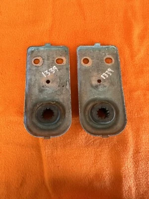 Ford Mustang GT 2011-2014 OEM soportes de radiador superiores de fábrica Foto 1 de 2