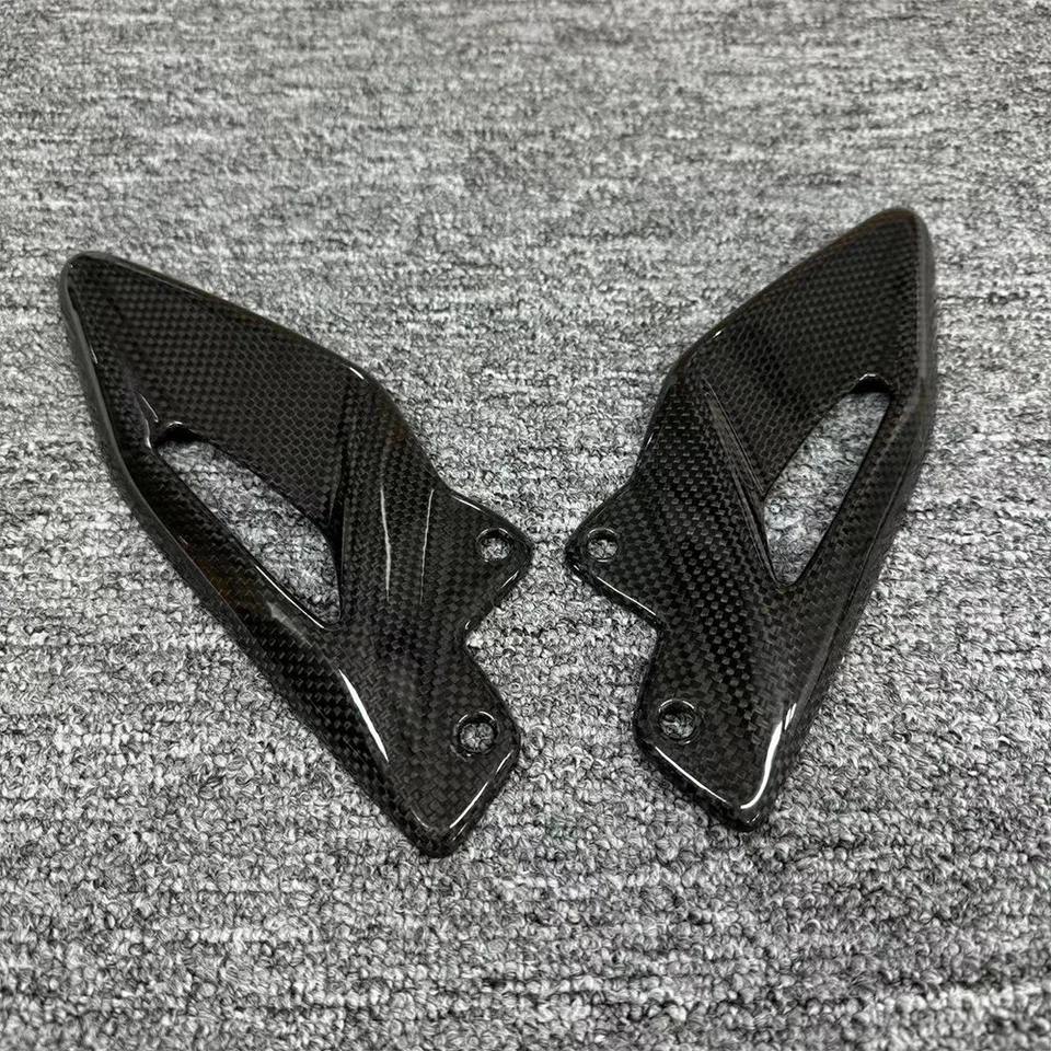 Protectores de placas de talón de fibra de carbono para Triumph Street Triple 765/R/RS 2016-2024 Foto 1 de 4