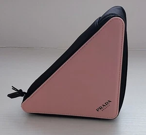 PRADA BEAUTY rosa dreieckige Kosmetiktasche / Beutel. Neu mit Etikett - Bild 1 von 7