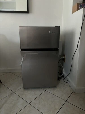 Magic Chef HMDR310SE 3,1 ft³ Mini refrigerador de pies - acero inoxidable Foto 1 de 2